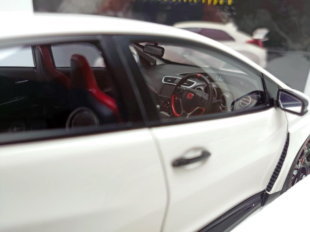 《未使用》1/18　EBBRO　ホンダ　シビック　タイプ　R　2015　白　模型