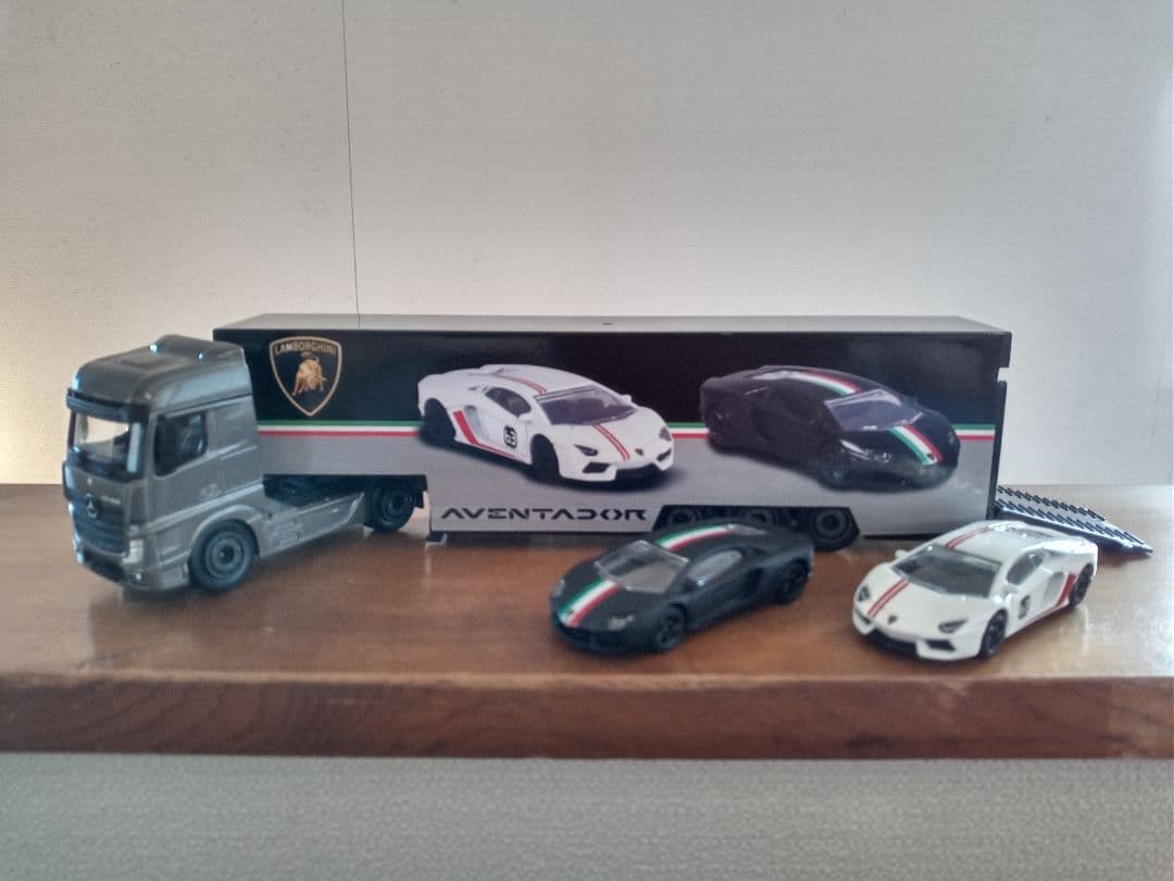 ランボルギーニ　メルセデス　トランスポーター　マジョレット　1/64トミカサイズ