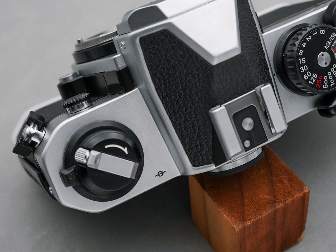 極美品｜未使用級 ニコン FM2N 前期型 ハニカムチタン型シャッター 元箱付き