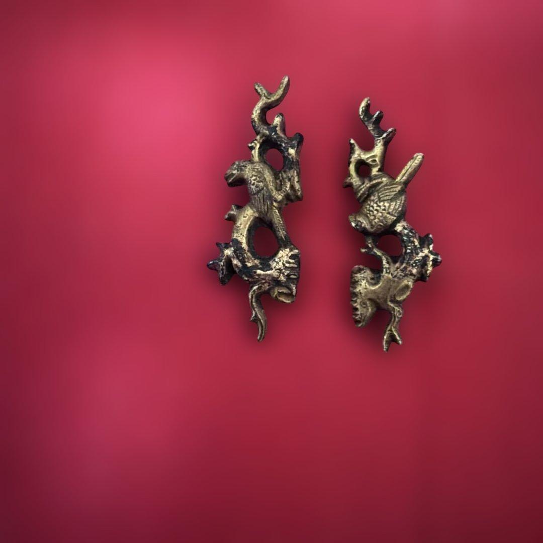 繊細細工の枝に鳥絵 赤銅地目貫 刀装具