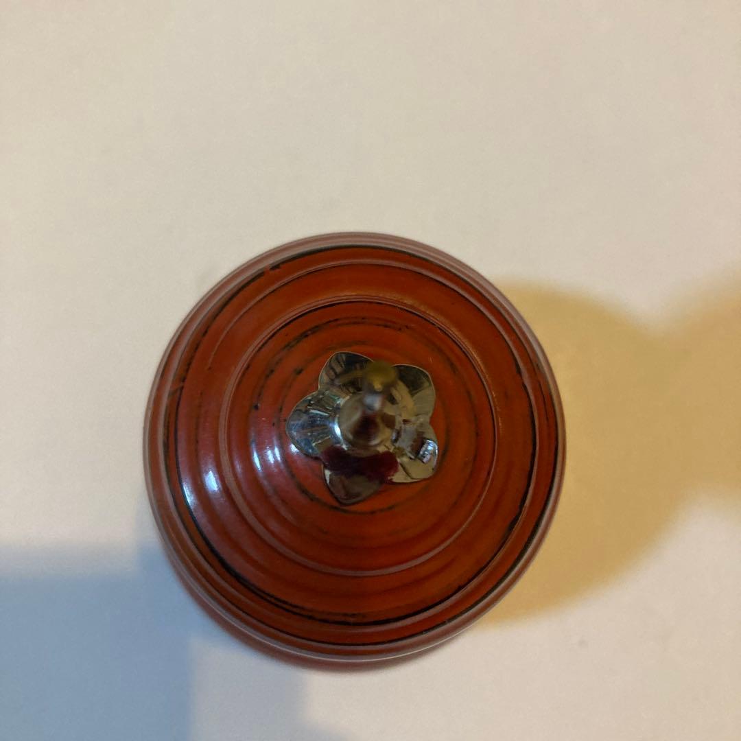 オレンジ色の漆器製振り出し茶道具　三象