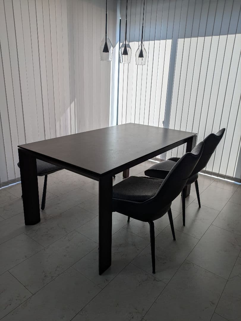 カリガリス オムニア 伸張 セラミック ダイニングテーブル