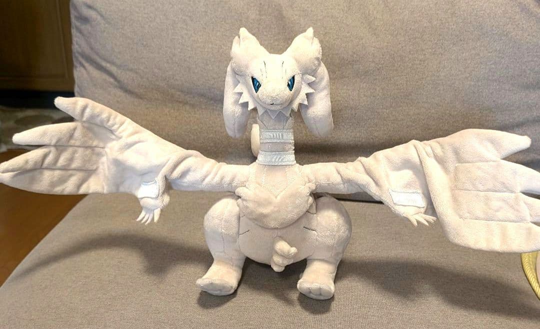 ポケモン　レシラム　ぬいぐるみ　タカラトミー製