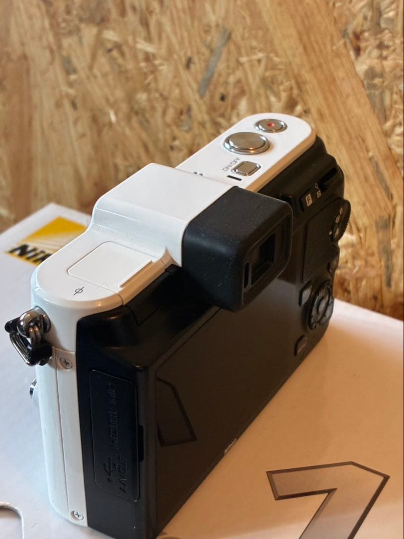 【美品・希少】Nikon 1 V1 10mm F2.8レンズ 元箱/備品完備