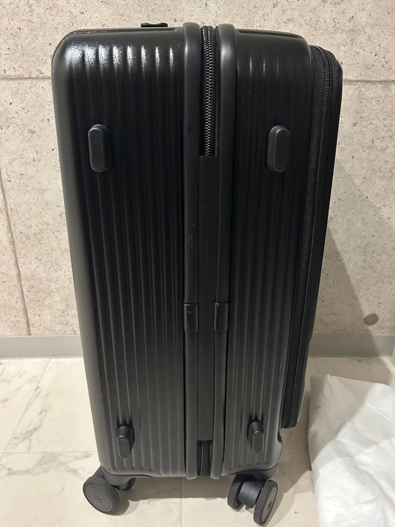 イノベーター　キャリーケース　多機能モデル　ブラック　1番人気の定番サイズ