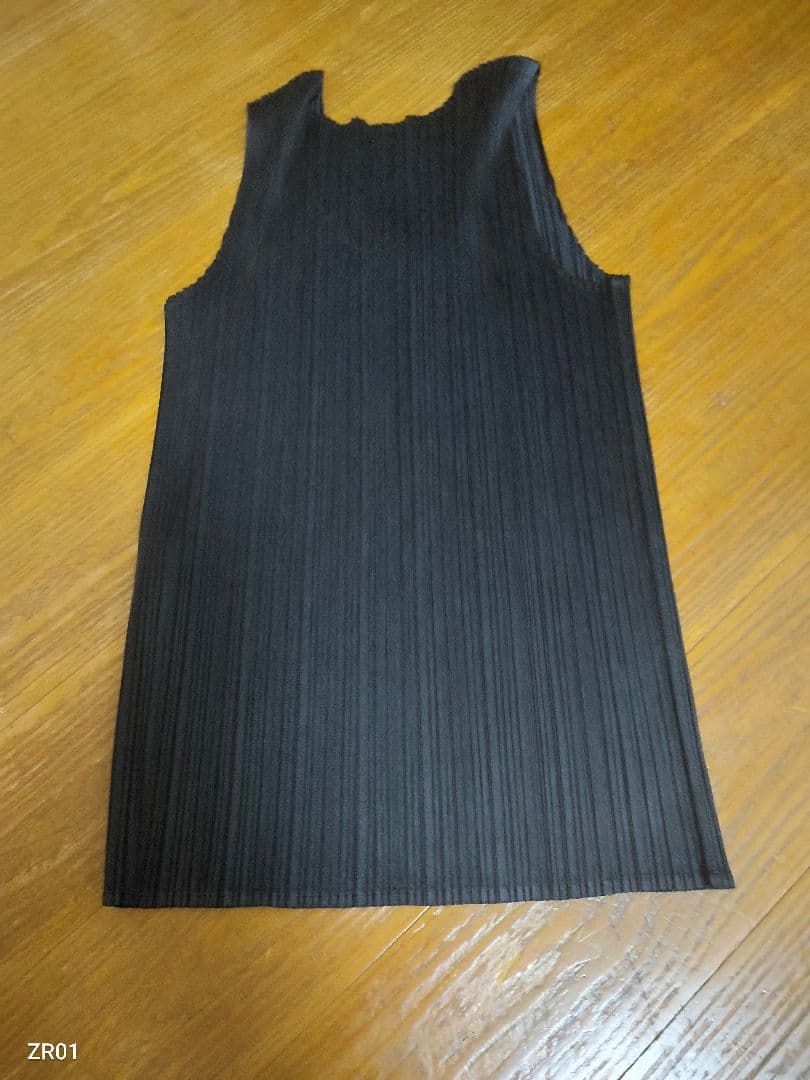 PLEATS PLEASE プリーツプリーズ　イッセイミヤケ　タンクトップ