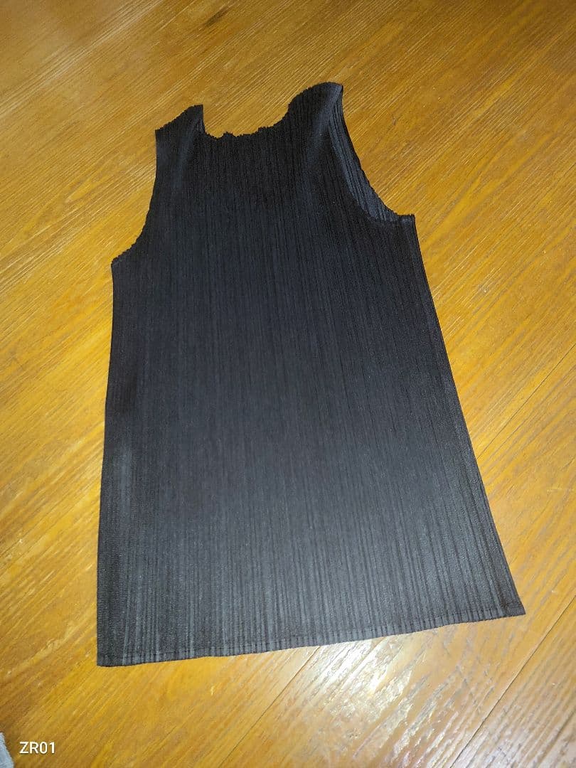 PLEATS PLEASE プリーツプリーズ　イッセイミヤケ　タンクトップ