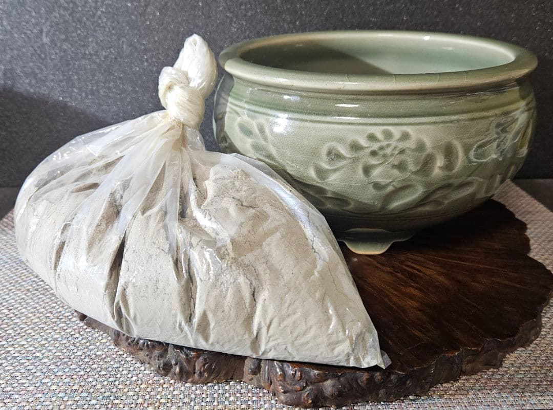 現代作家作　菊花文刻　青瓷　青磁　大香炉　花入れ　花器　口径約19.5cm　灰付