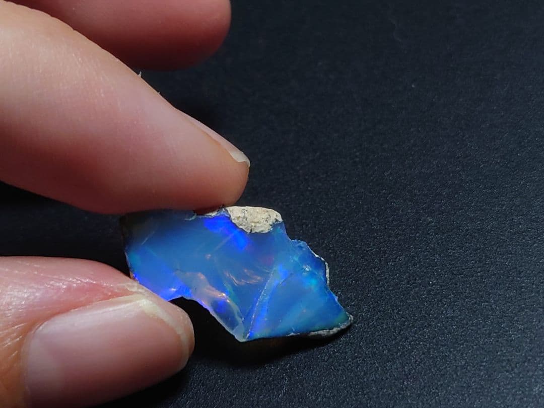 プレシャスオパール 原石 多色　ジュエリー　グレード　エチオピア　鉱物