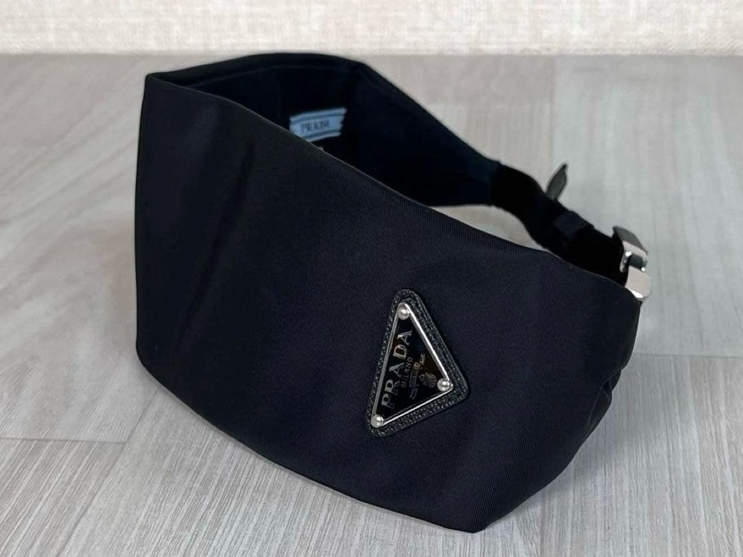 【美品】PRADA/プラダ　ヘアバンド　リナイロン　三角ロゴ　近年モデル　黒