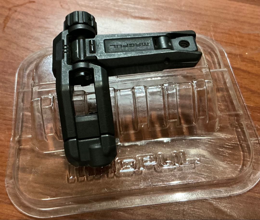 実物MAGPUL MBUS PRO アイアンサイト