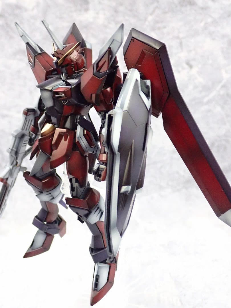 HGデスティニーガンダム、イモータルジャスティスガンダム 全塗装 ガンプラ完成品