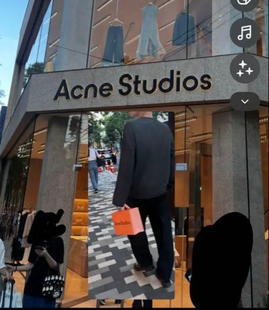 Acne Studios ロゴTシャツ