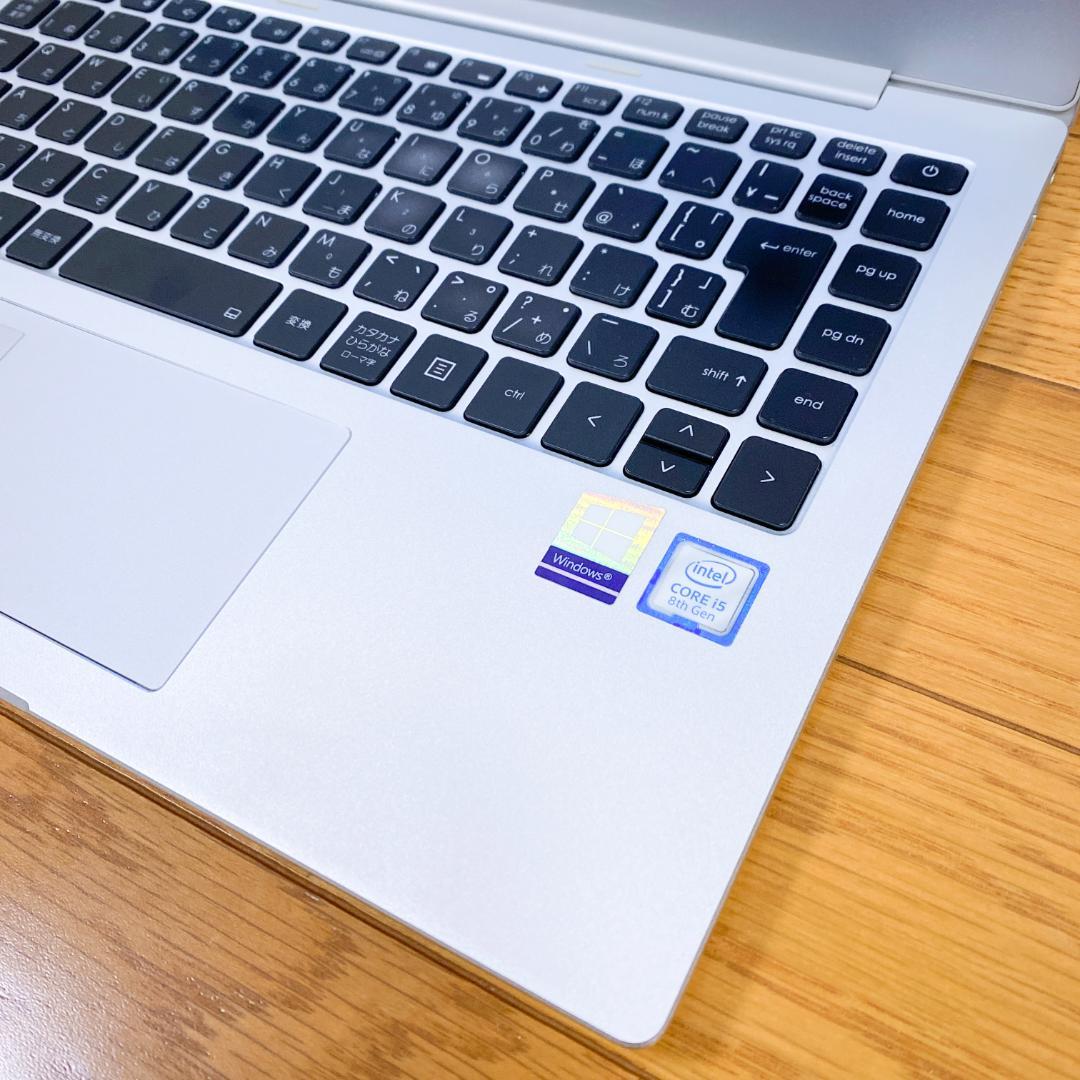 8世代i5 SSD256 メモリ8 すぐ使える薄型軽量ノートパソコン キーライト