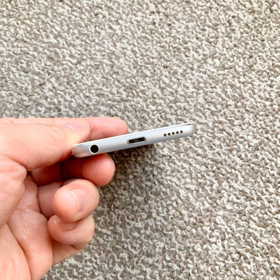 iPod touch 第6世代64GB Apple アップル アイポッド本体Q