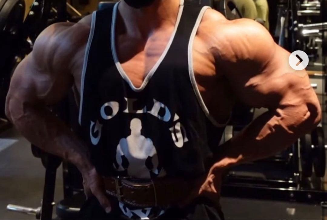 ゴールドジム　リンガータンクトップ　横川尚孝　gold's gym ボディビル