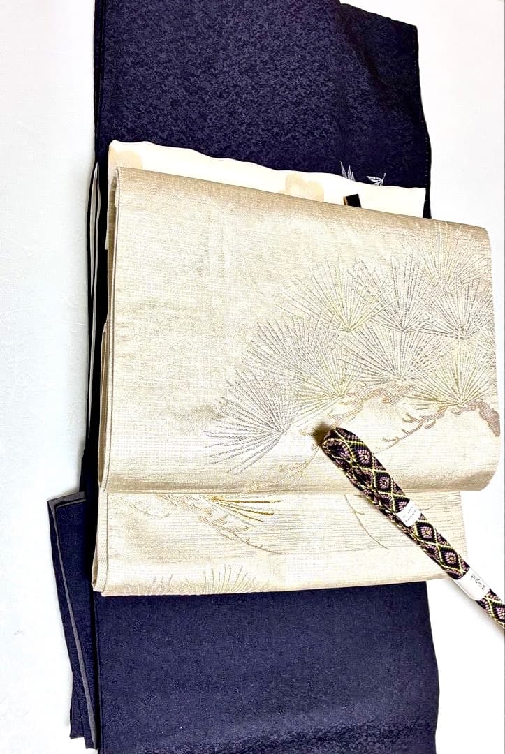 ご予約中です 初春 吉祥南天柄 上質正絹紋意匠 一つ紋 訪問着 深い濃紺色