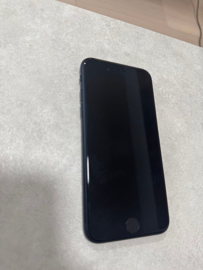 iPhone SE（第2世代）64GB ミッドナイト（バッテリー最大容量100%