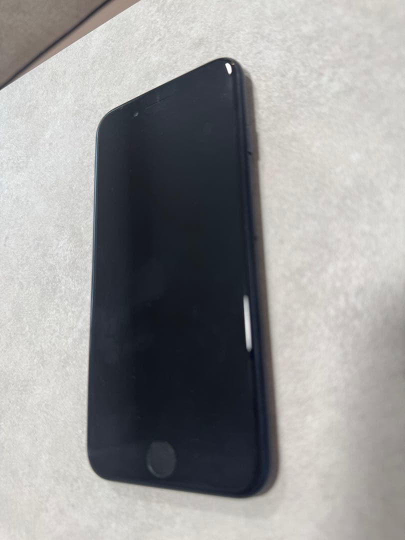 iPhone SE（第2世代）64GB ミッドナイト（バッテリー最大容量100%