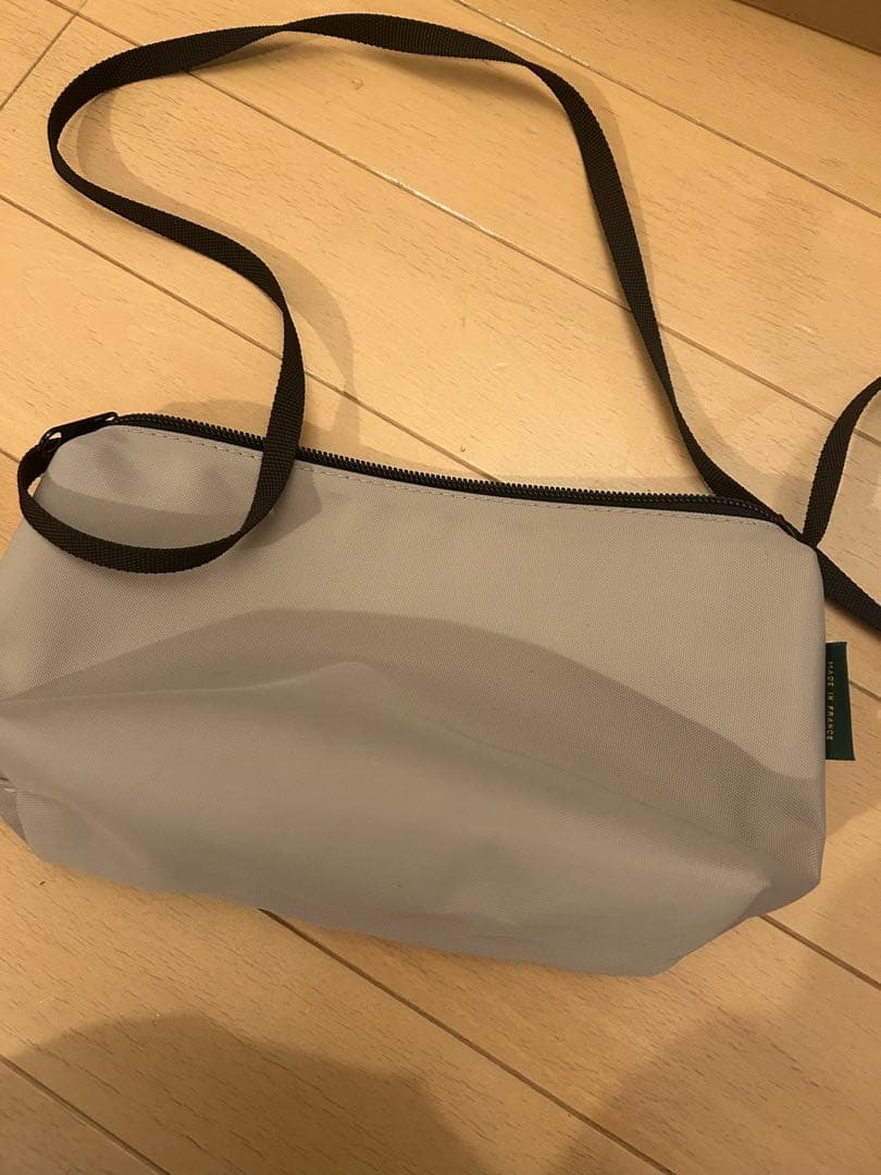 エルベ シャプリエ スクエア型ポシェット　ベージュ