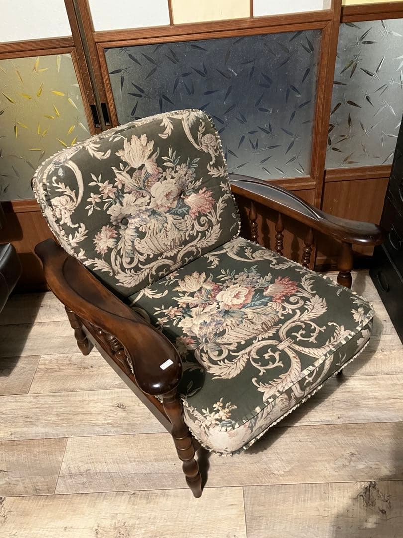 カリモク　コロニアルシリーズ クラシック花柄ソファ 肘掛け付き