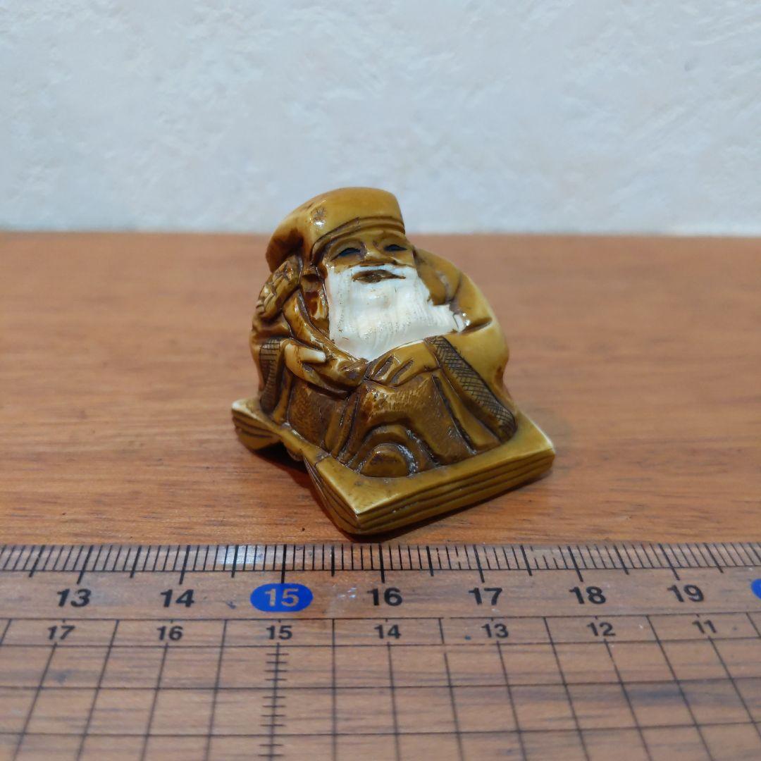 時代提げ物 七福神根付 天然素材 在銘【寿老人】高さ約3.4cm 重さ約24ｇ