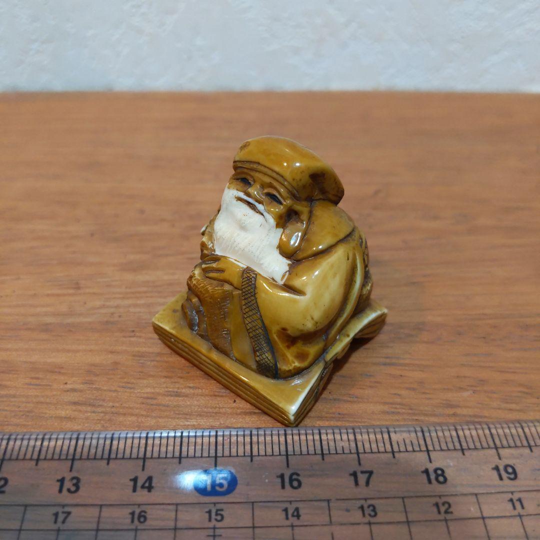 時代提げ物 七福神根付 天然素材 在銘【寿老人】高さ約3.4cm 重さ約24ｇ