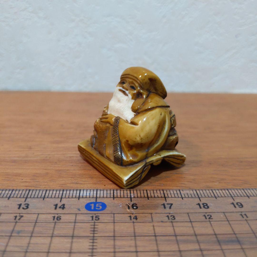 時代提げ物 七福神根付 天然素材 在銘【寿老人】高さ約3.4cm 重さ約24ｇ