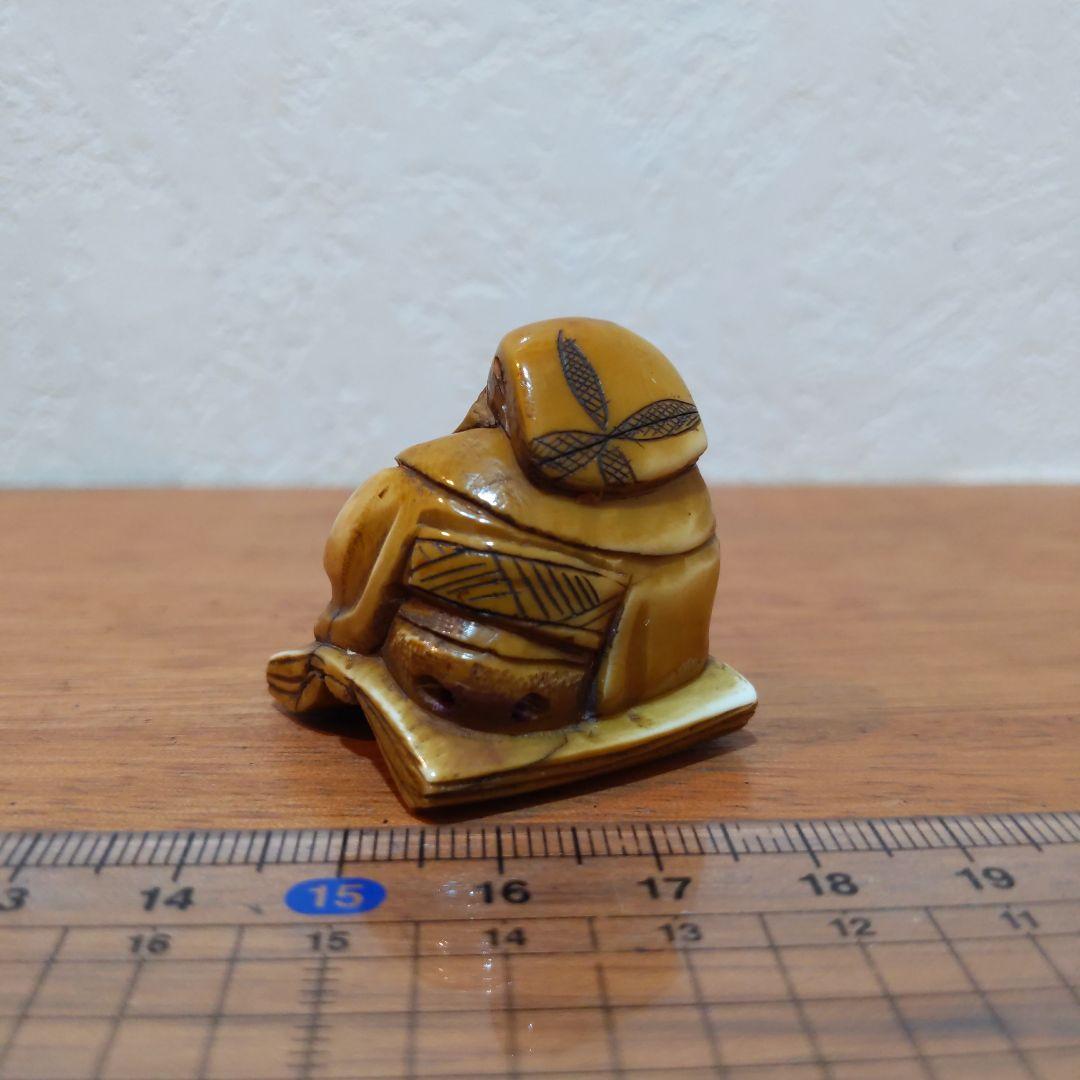 時代提げ物 七福神根付 天然素材 在銘【寿老人】高さ約3.4cm 重さ約24ｇ