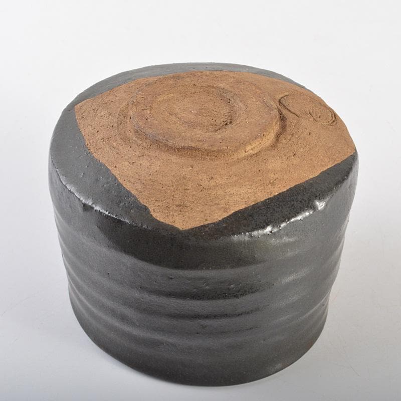 クレヨン7色　茶道具　瀬戸焼　瀬戸黒葵紋印　茶碗　時代箱付　M　R6810