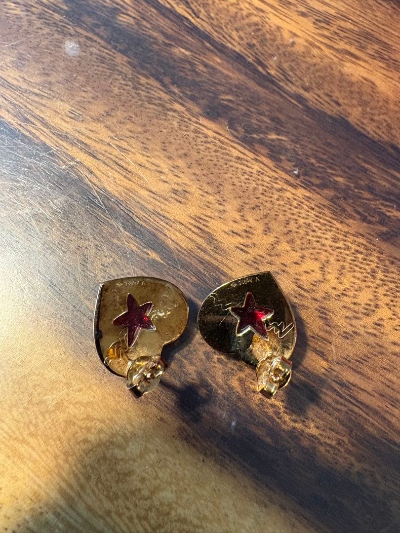 バカラ　ハートピアス　レッド