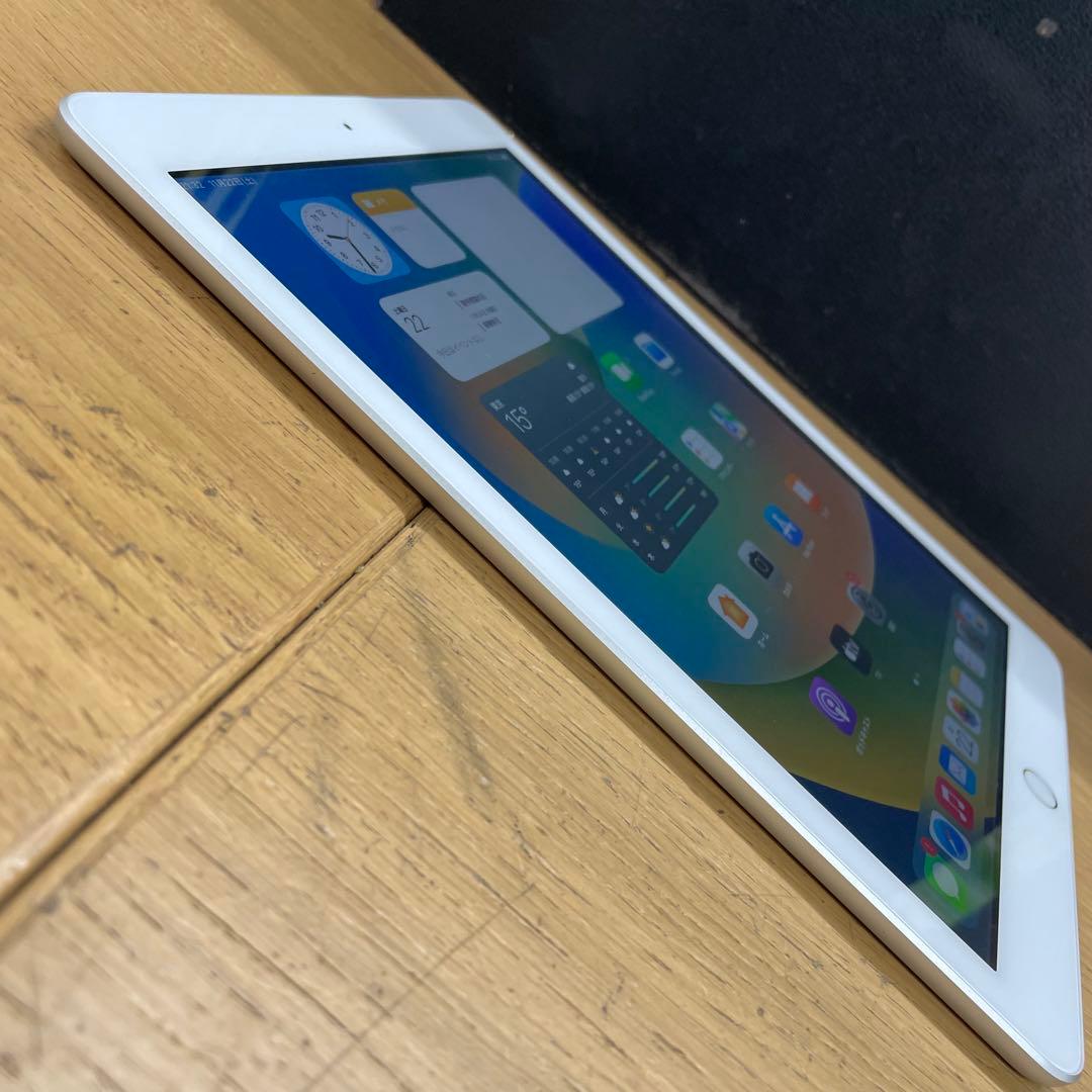 動作品 iPad 第6世代 32GB Wi-Fiモデル MR7G2J/A