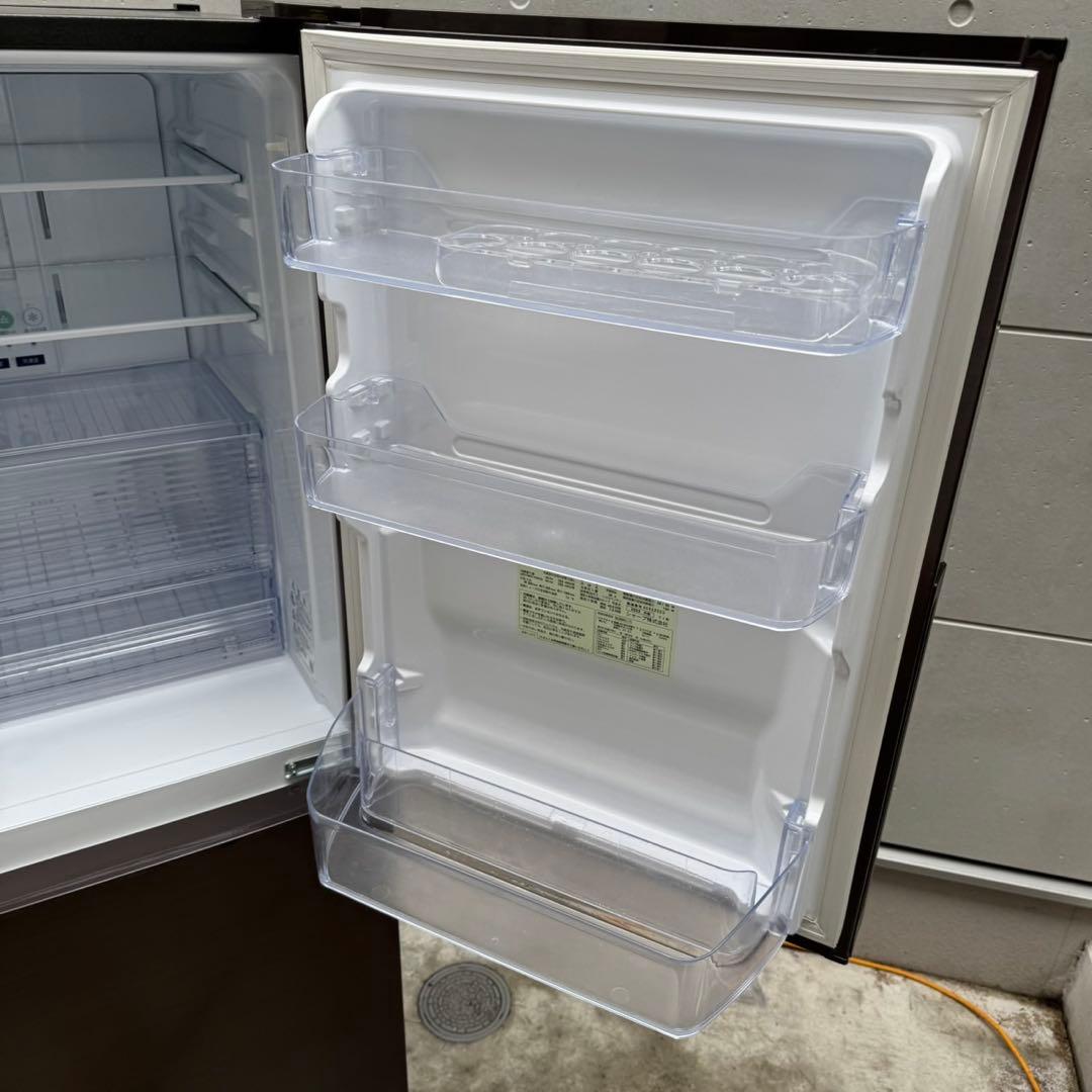84⭐️2022年製美品★シャープ　冷蔵庫　ブラウン　大型　2ドア　280L