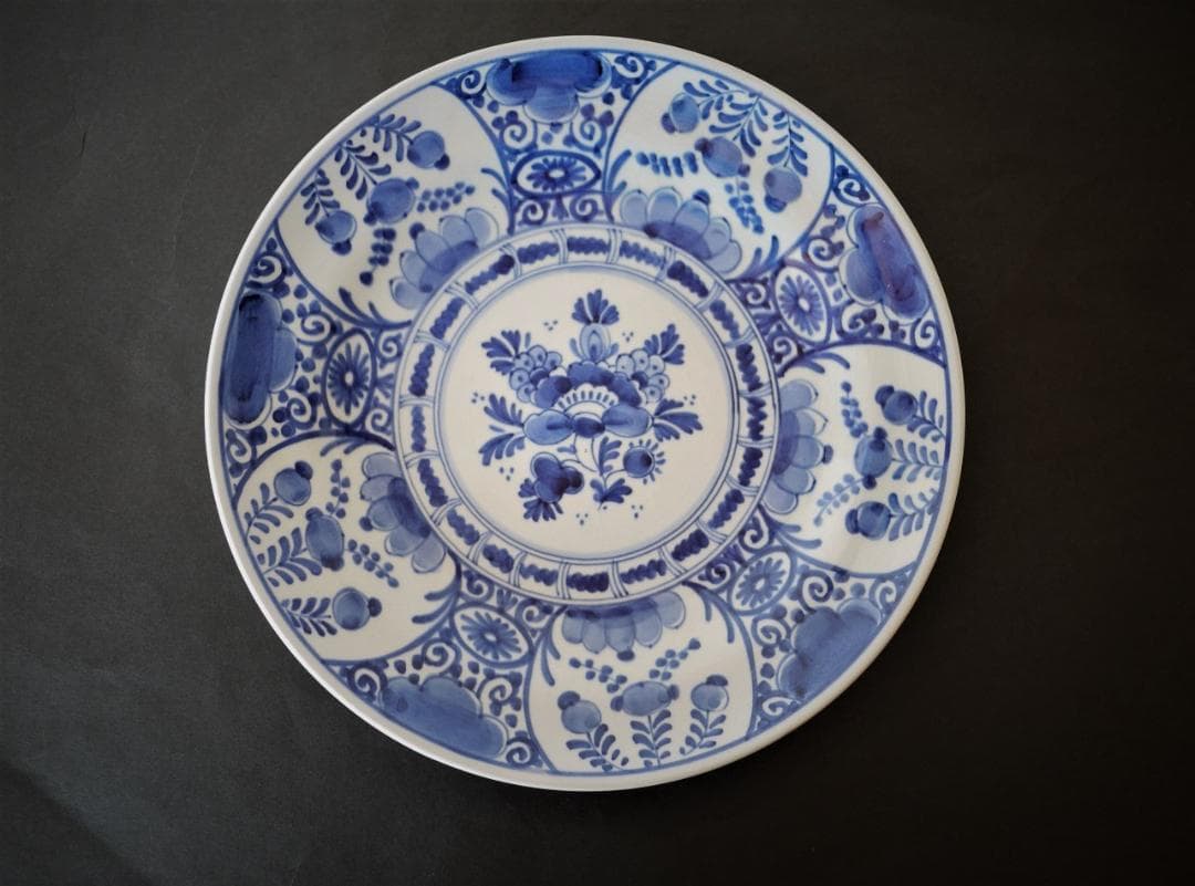 ロイヤルデルフト　花唐草絵飾皿　芙蓉手　青花染付　ファイアンス　伊万里焼