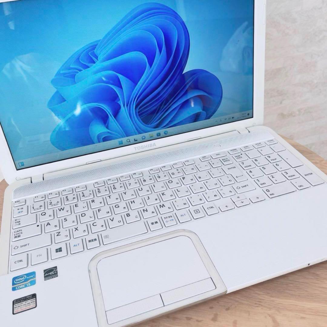 ✴︎早い者勝ち✴︎Corei5 爆速SSD カメラ搭載 人気のホワイト 東芝