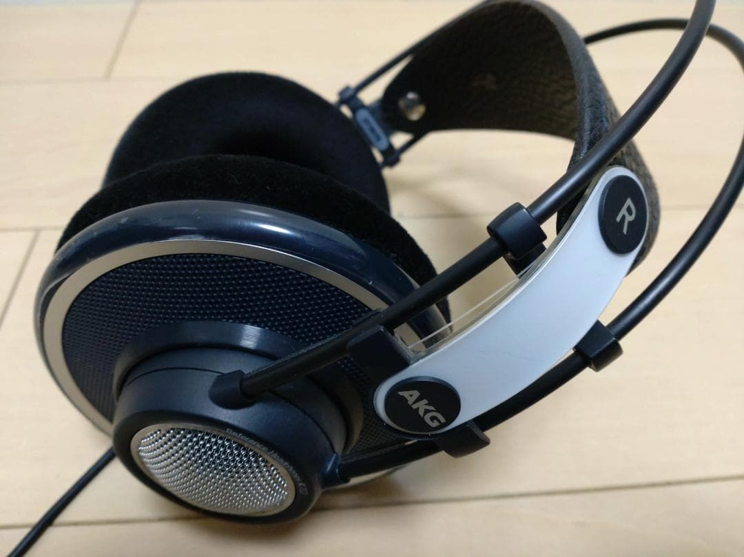 ヘッドホン AKG K702