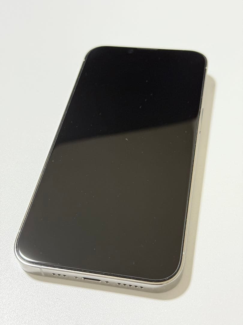 Apple iPhone 13 Pro ホワイト ケース付き