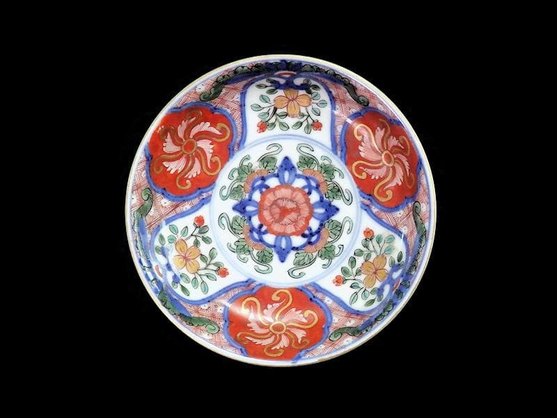 大聖寺伊万里　金襴手　花に菊花四方襷紋の図　４寸皿　３枚　B207-CHc