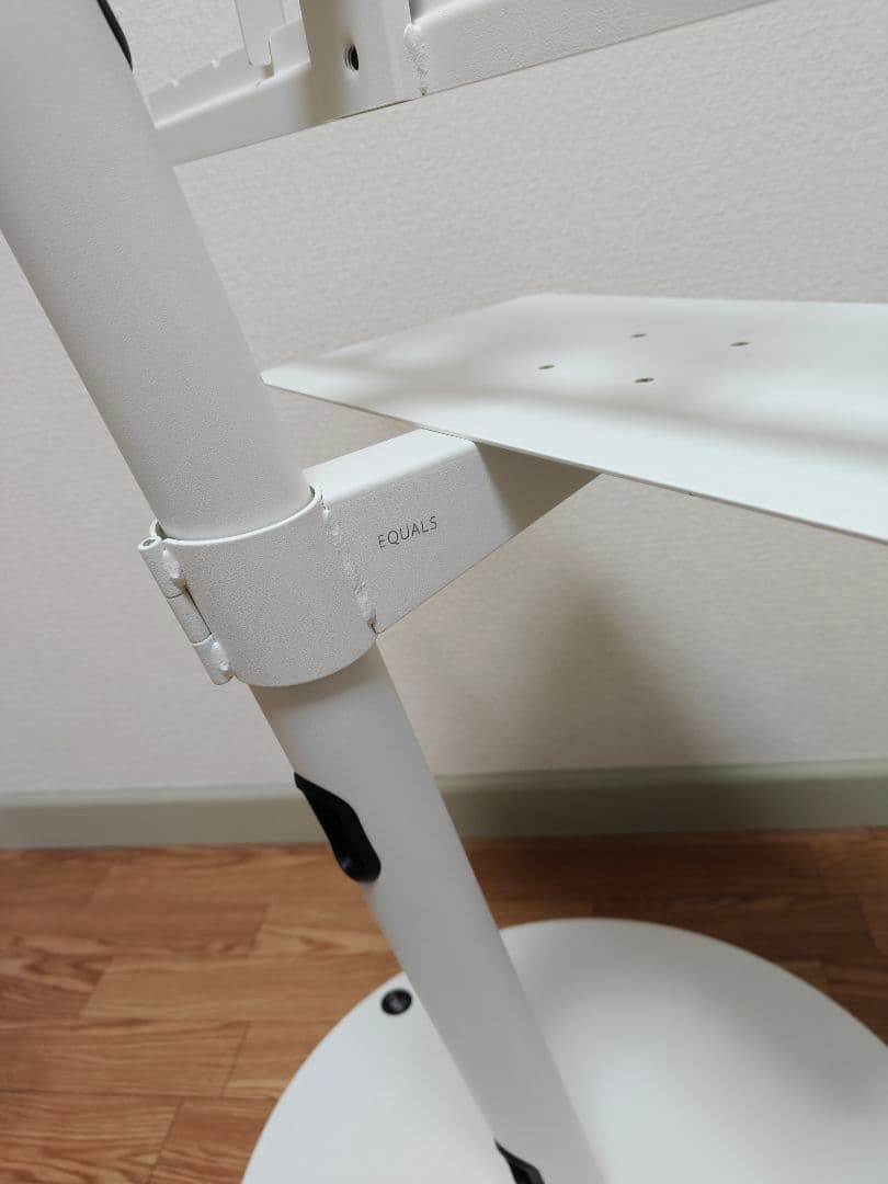 【廃盤】EQUALS Wall ホワイト スタンド式テレビ台 円形ベース