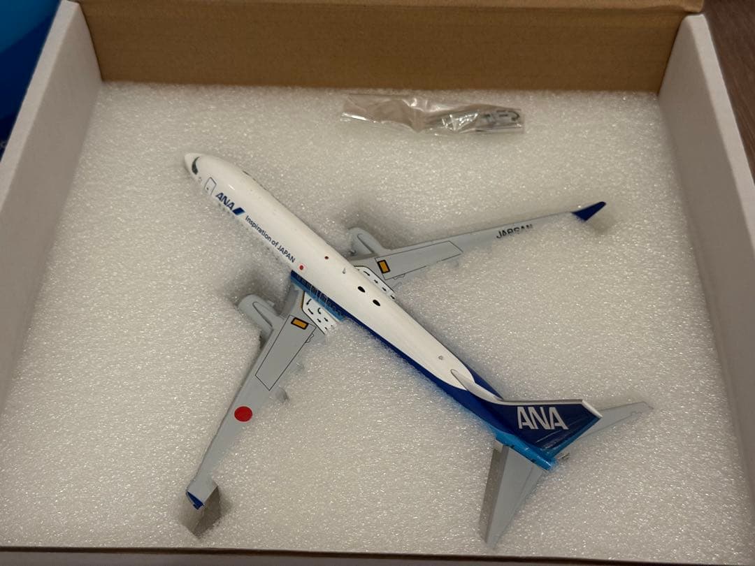 そ*う様 超レア！ANA B737-800 1/200 JA86AN IOJ 後