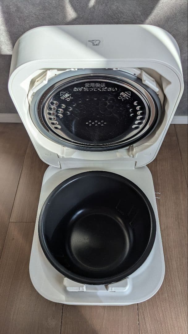ZOJIRUSHI NW-SA10 5.5合 象印　炊飯器　ホワイト