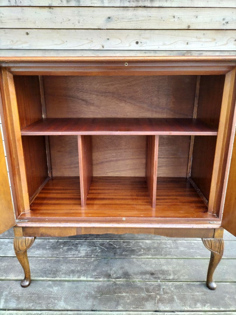 M♦n送料込 英国イギリスアンティーク　サイドボード 猫脚