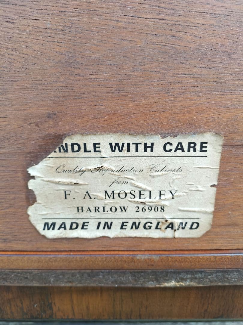 M♦n送料込 英国イギリスアンティーク　サイドボード 猫脚