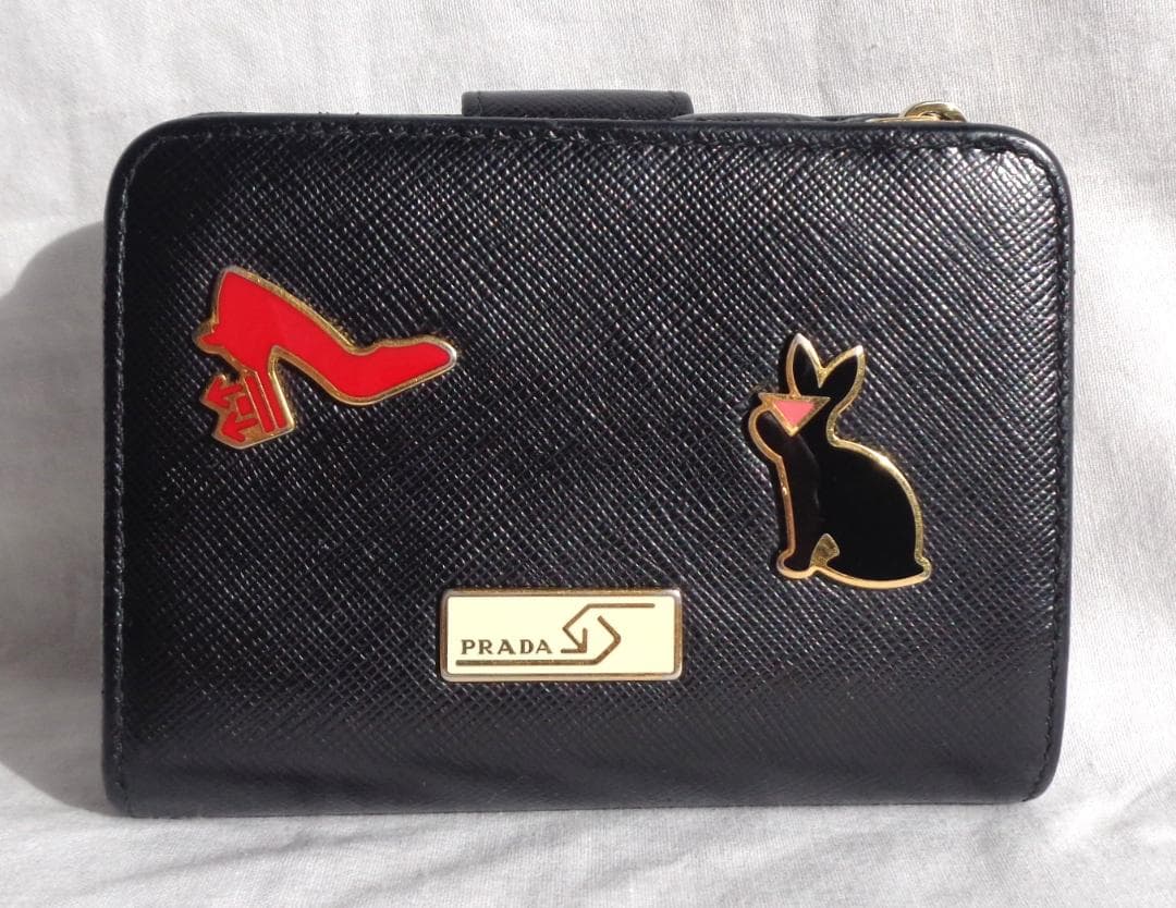 PRADA SAFFIANO サフィアーノレザー メタルチャーム 二つ折り財布