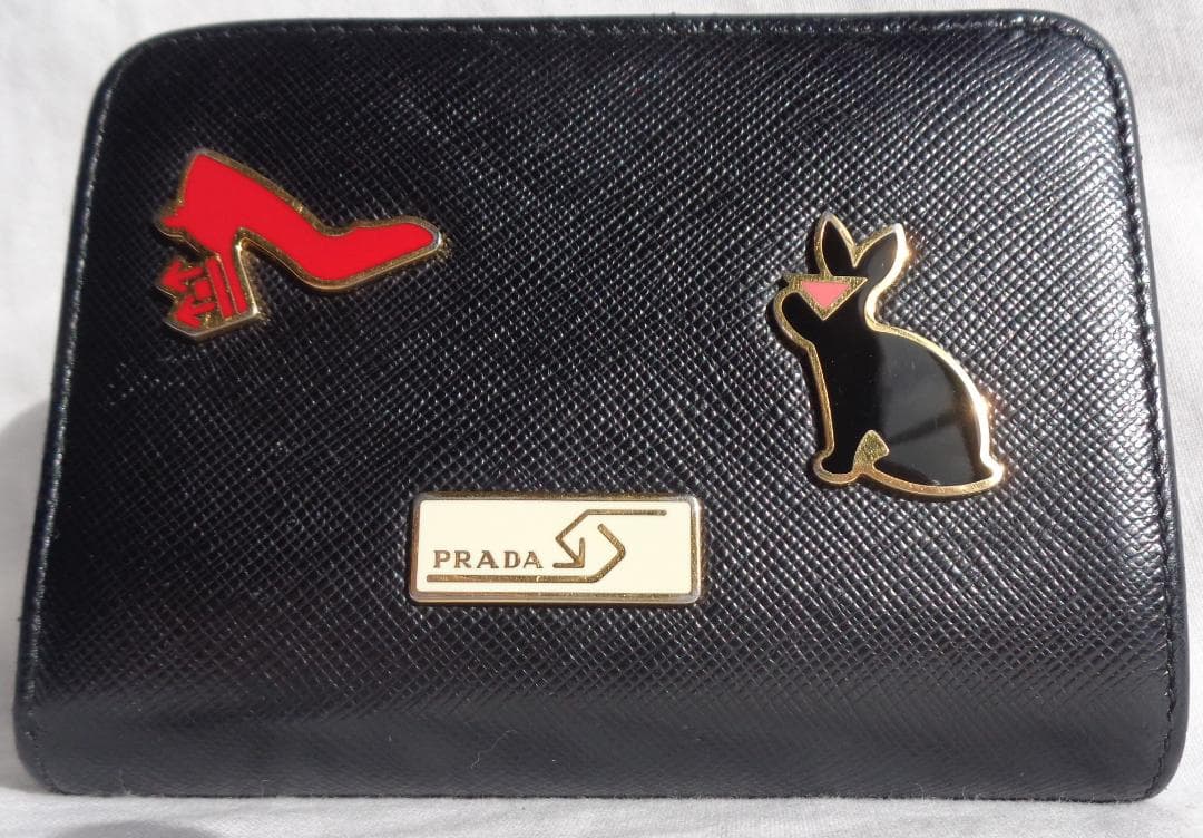 PRADA SAFFIANO サフィアーノレザー メタルチャーム 二つ折り財布