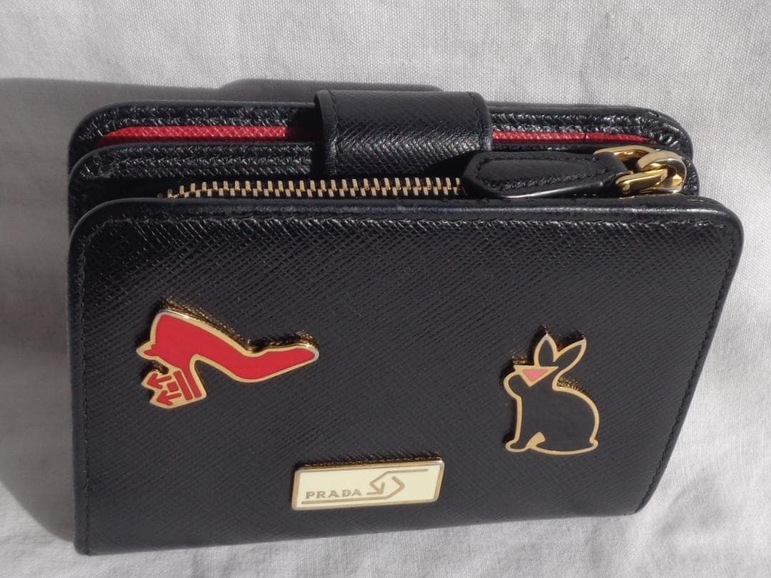 PRADA SAFFIANO サフィアーノレザー メタルチャーム 二つ折り財布