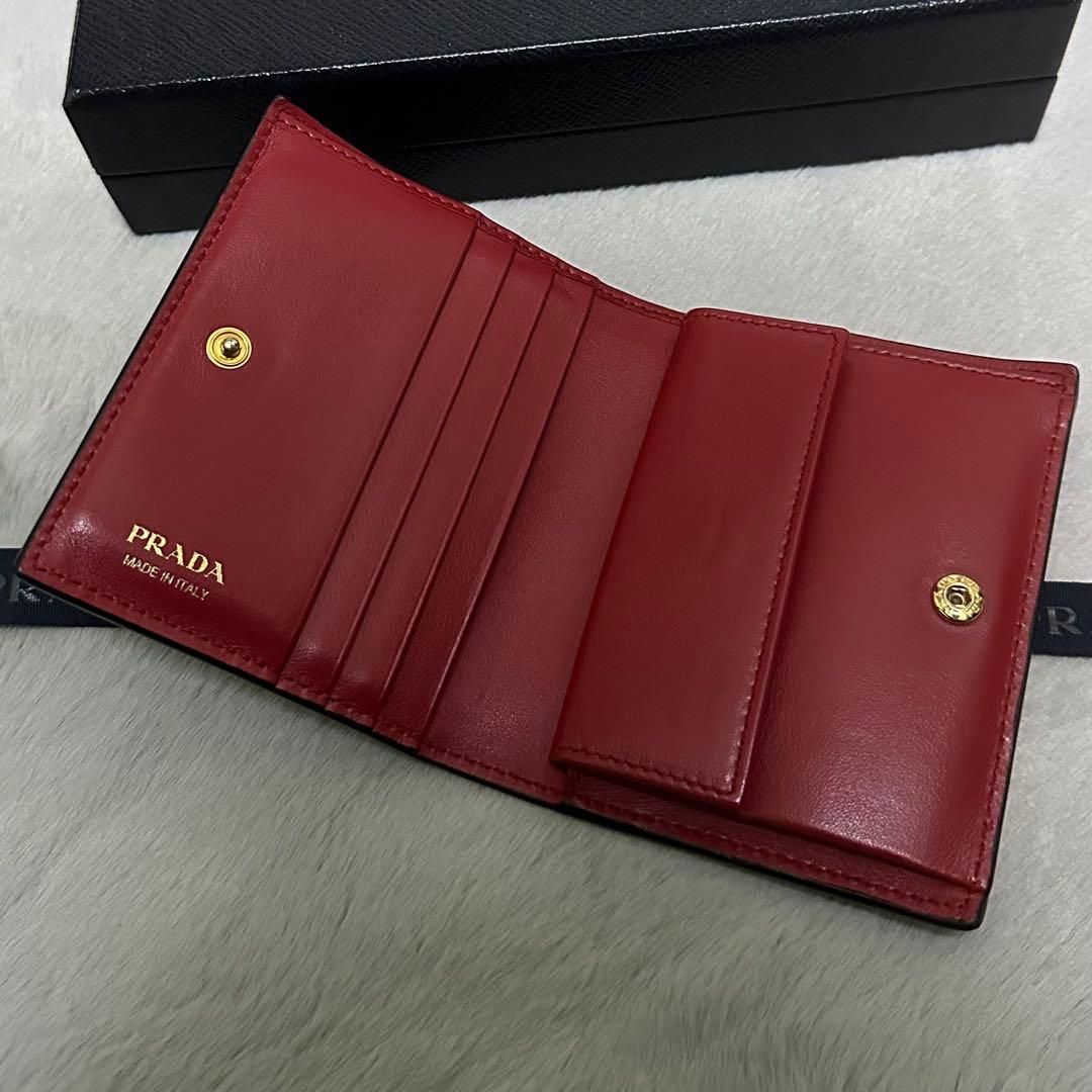 PRADA プラダ　折り財布　ゴールドロゴ　シボ革　バイカラー　赤　黒