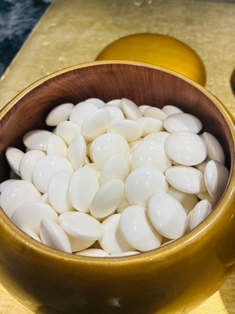 【野畑直子】作 金地漆絵四季花鳥図碁盤 碁笥 本蛤那智黒碁石 約42x45cm