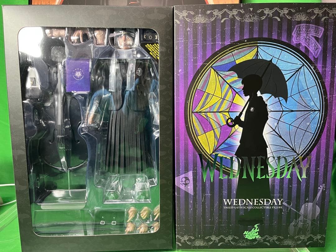 【開封品】ホットトイズ　ウェンズデー　Wednesday 1/6