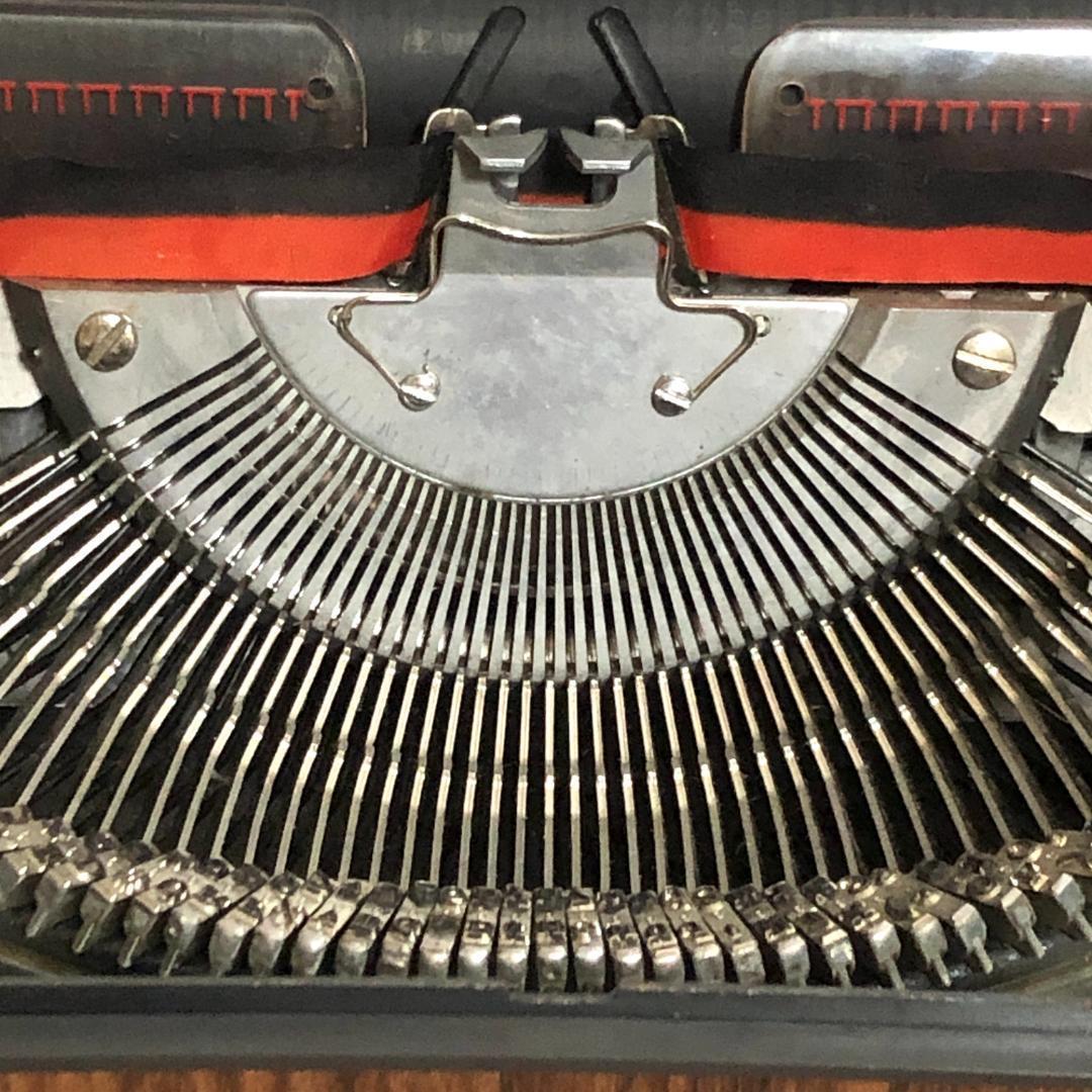 タイプライター　BROTHER (ブラザー)ヴィンテージ品、動作状態良好、日本製